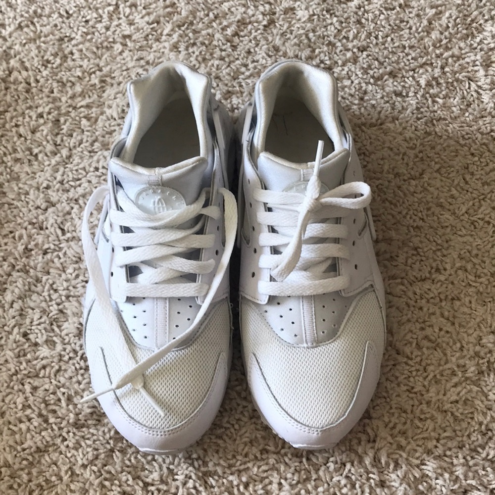 White Nike Huaraches